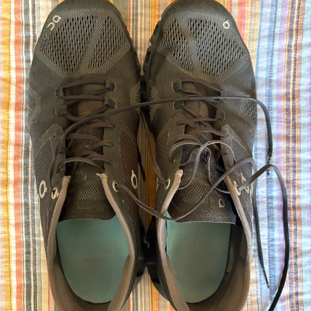 On Clouds Running Men’s Low-Profile Black Performance Sneakers size 11